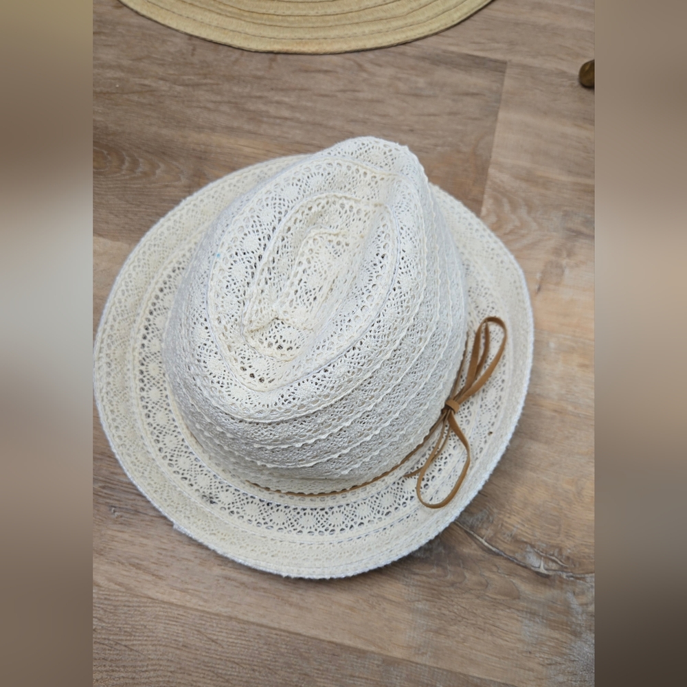 Elegant White Lace Women's Hat
